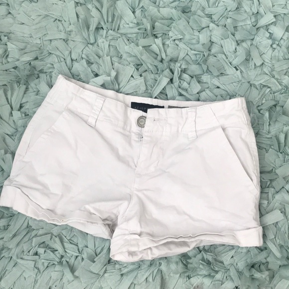 White shorts - Picture 1 of 2